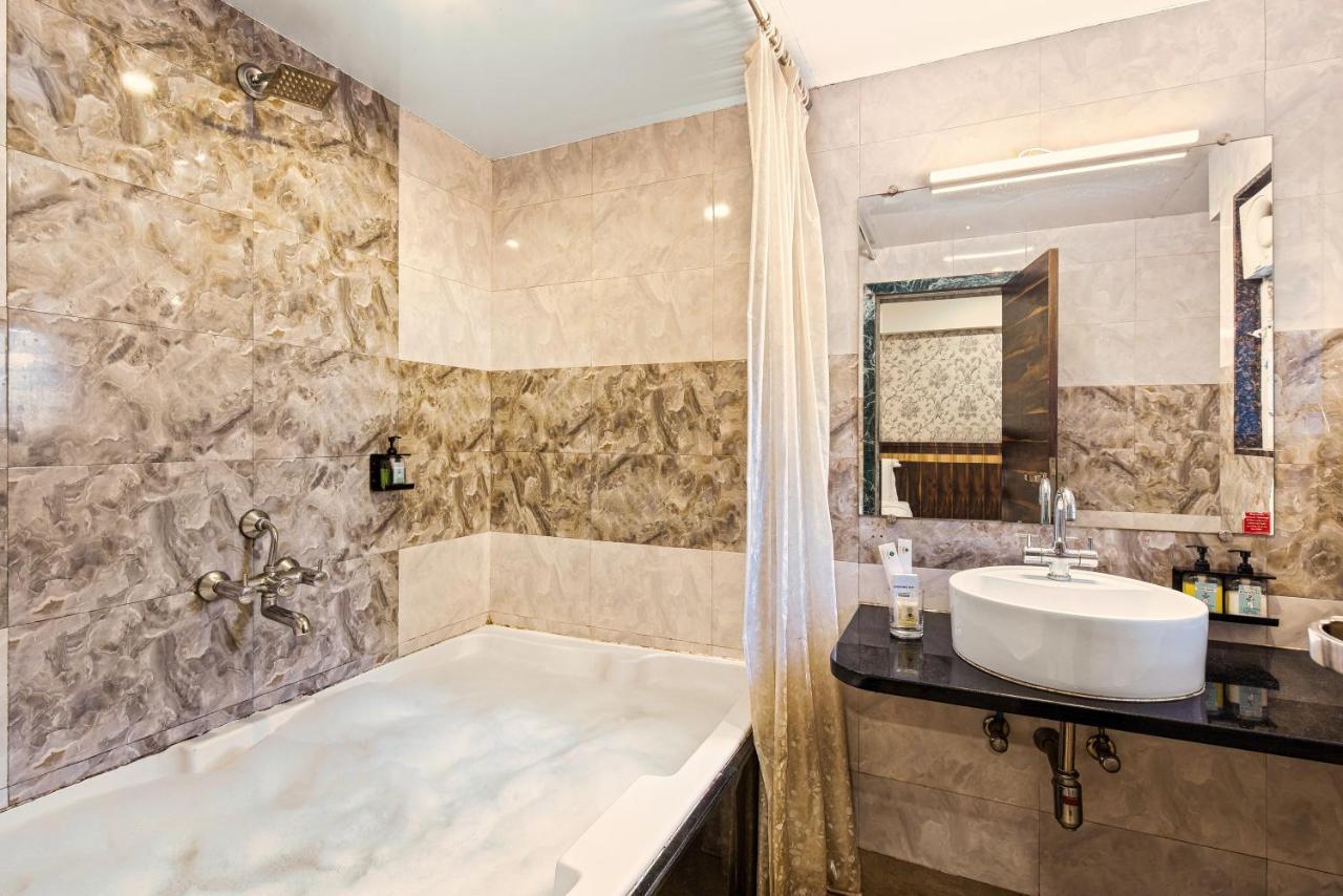 Mayur Retreat & Spa ロナバラ エクステリア 写真